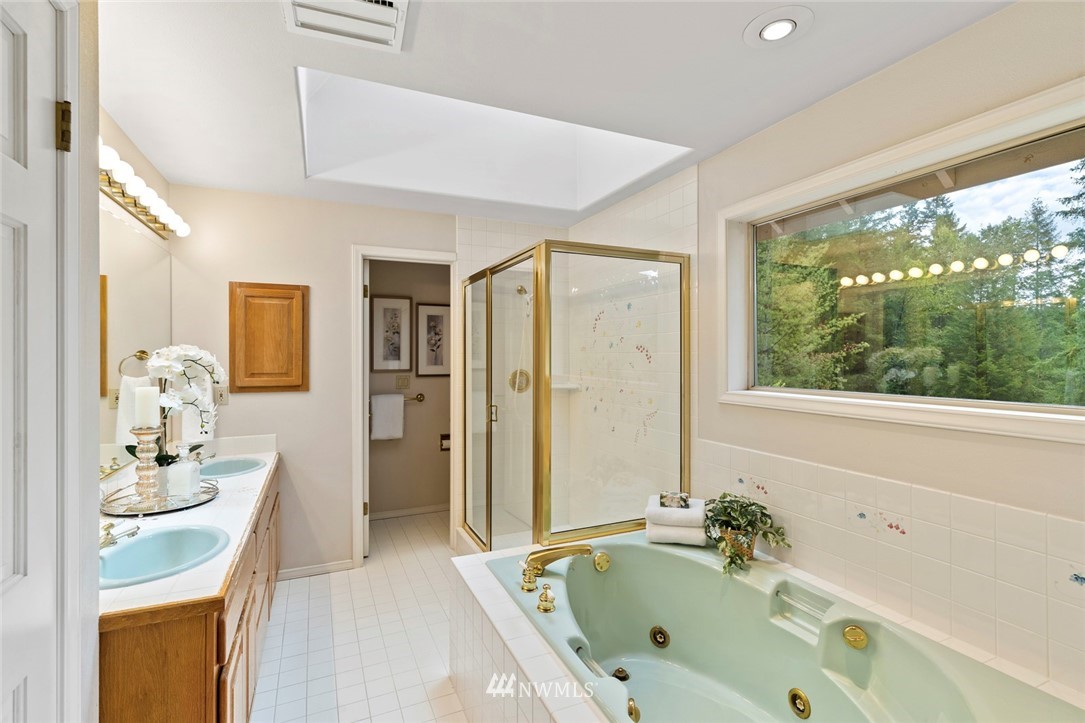 21140 Southeast May Valley Road Issaquah, WA 98027 - Photo 13 of 32 Gallery Image 13