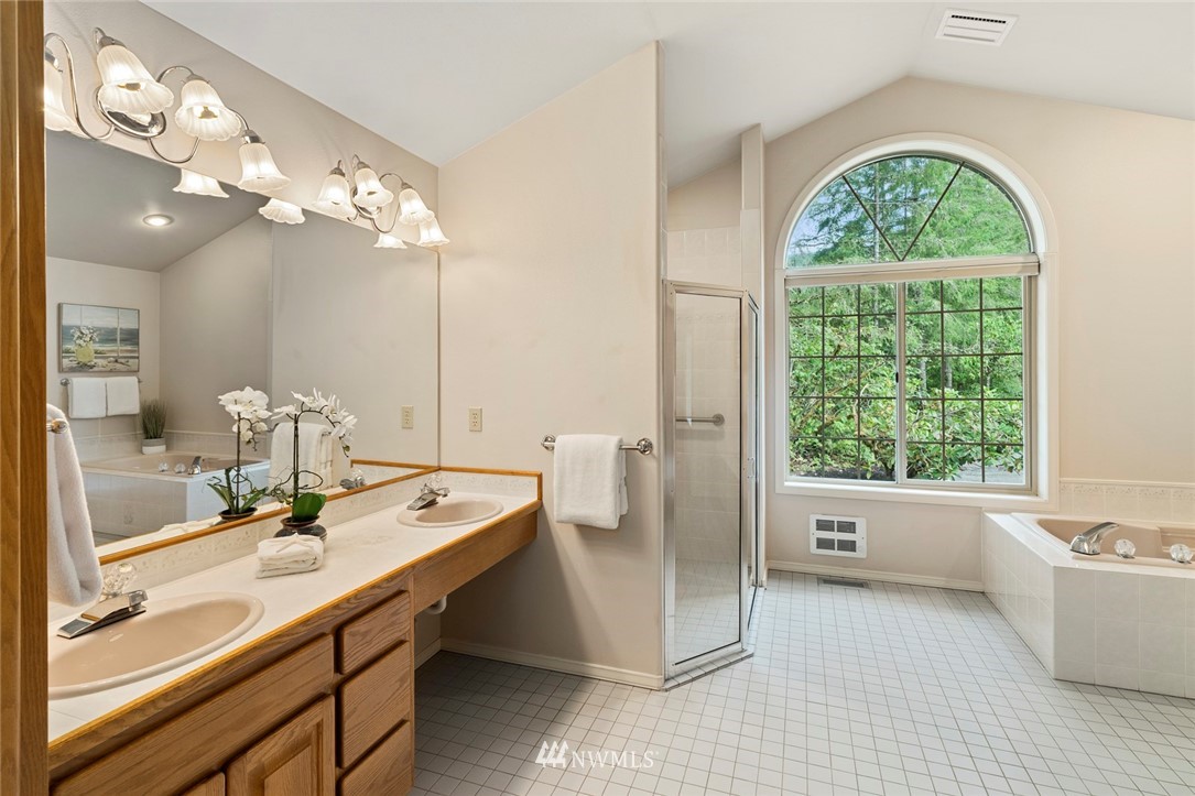 21140 Southeast May Valley Road Issaquah, WA 98027 - Photo 15 of 32 Gallery Image 15