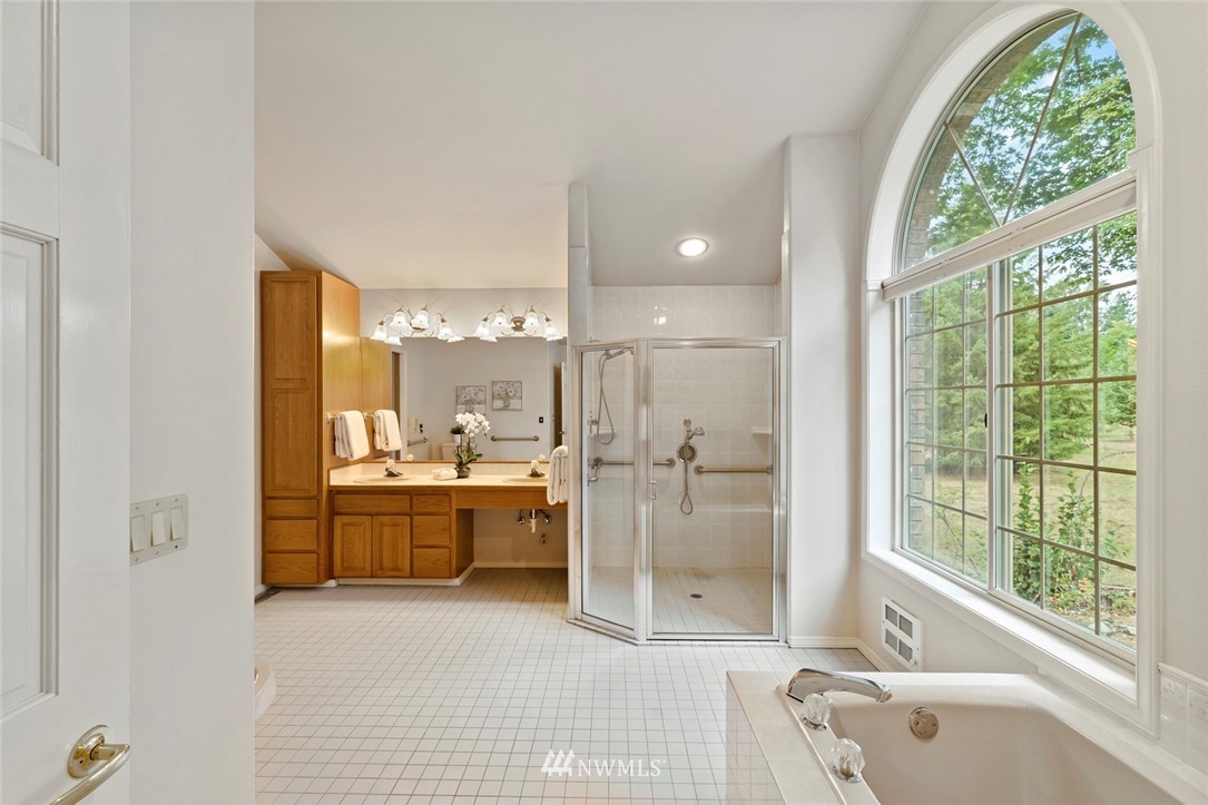 21140 Southeast May Valley Road Issaquah, WA 98027 - Photo 16 of 32 Gallery Image 16