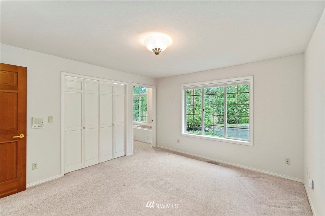 21140 Southeast May Valley Road Issaquah, WA 98027 - Photo 18 of 32 Gallery Image 18