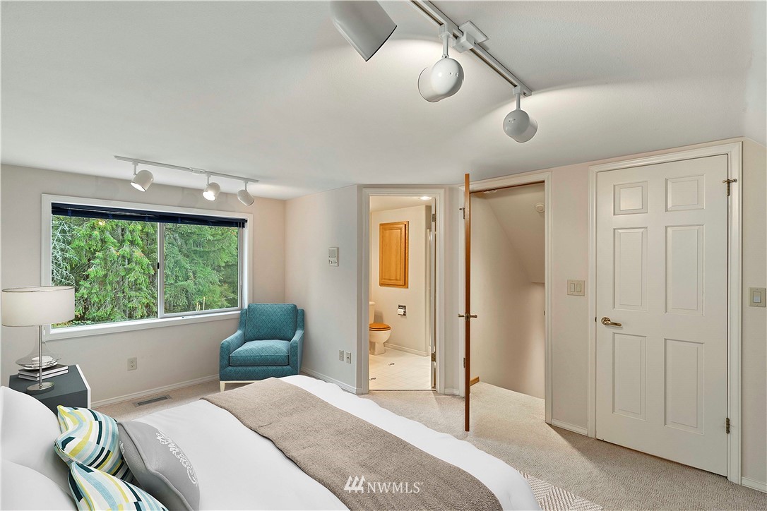 21140 Southeast May Valley Road Issaquah, WA 98027 - Photo 19 of 32 Gallery Image 19