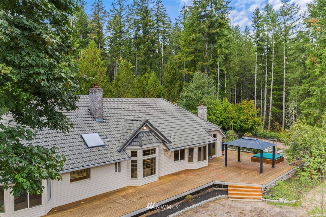 21140 Southeast May Valley Road Issaquah, WA 98027 - Photo 23 of 32 Gallery Image 23