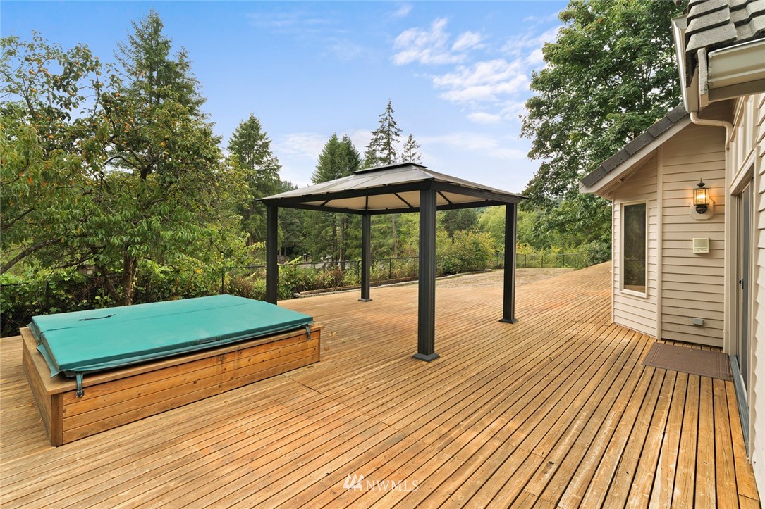 21140 Southeast May Valley Road Issaquah, WA 98027 - Photo 24 of 32 Gallery Image 24