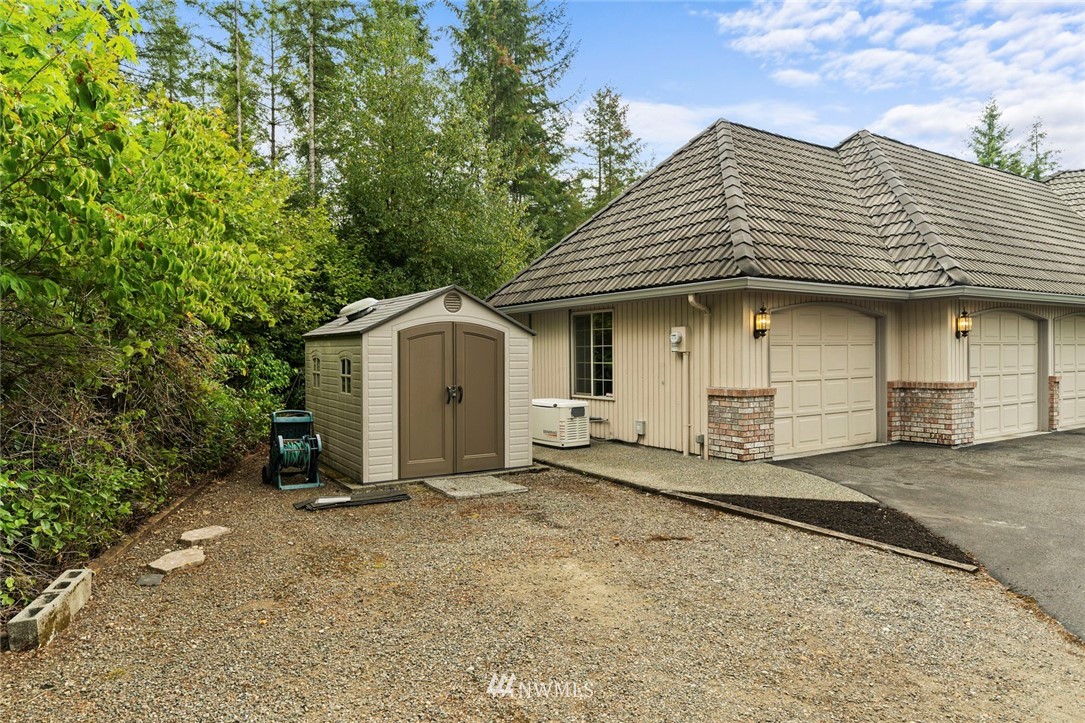 21140 Southeast May Valley Road Issaquah, WA 98027 - Photo 28 of 32 Gallery Image 28
