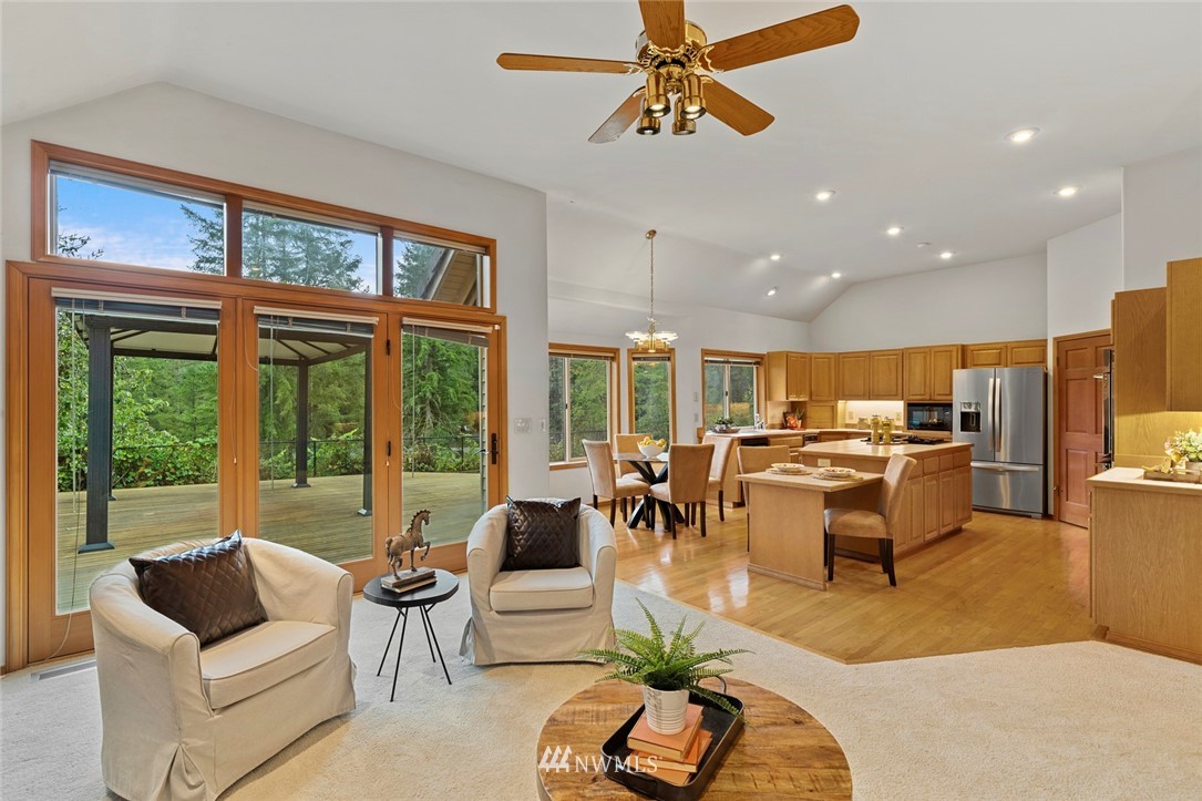 21140 Southeast May Valley Road Issaquah, WA 98027 - Photo 7 of 32 Gallery Image 7