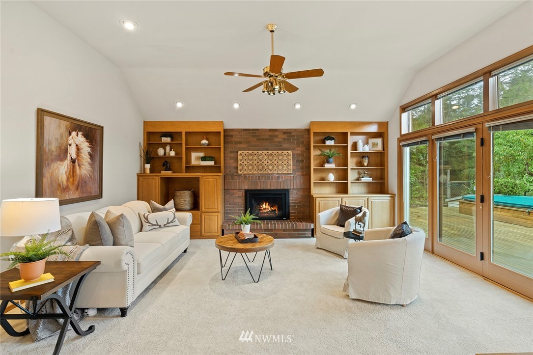 21140 Southeast May Valley Road Issaquah, WA 98027 - Photo 8 of 32 Gallery Image 8
