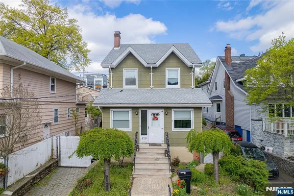 $799,900 | 429 Palisade Avenue, Cliffside Park, NJ 07010