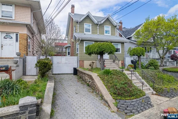 $799,900 | 429 Palisade Avenue, Cliffside Park, NJ 07010