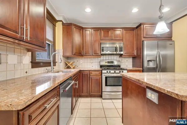 $799,900 | 429 Palisade Avenue, Cliffside Park, NJ 07010