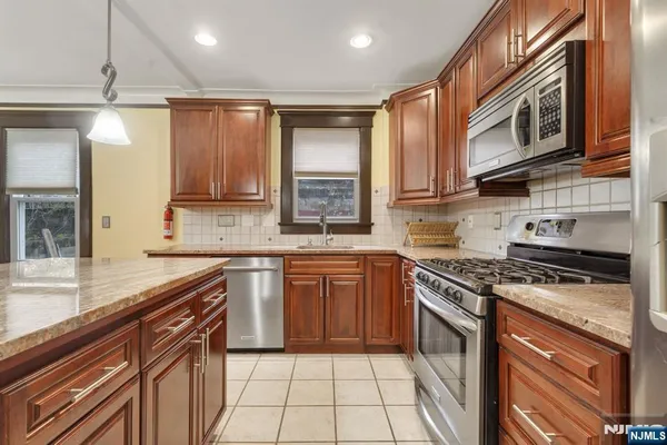 $799,900 | 429 Palisade Avenue, Cliffside Park, NJ 07010