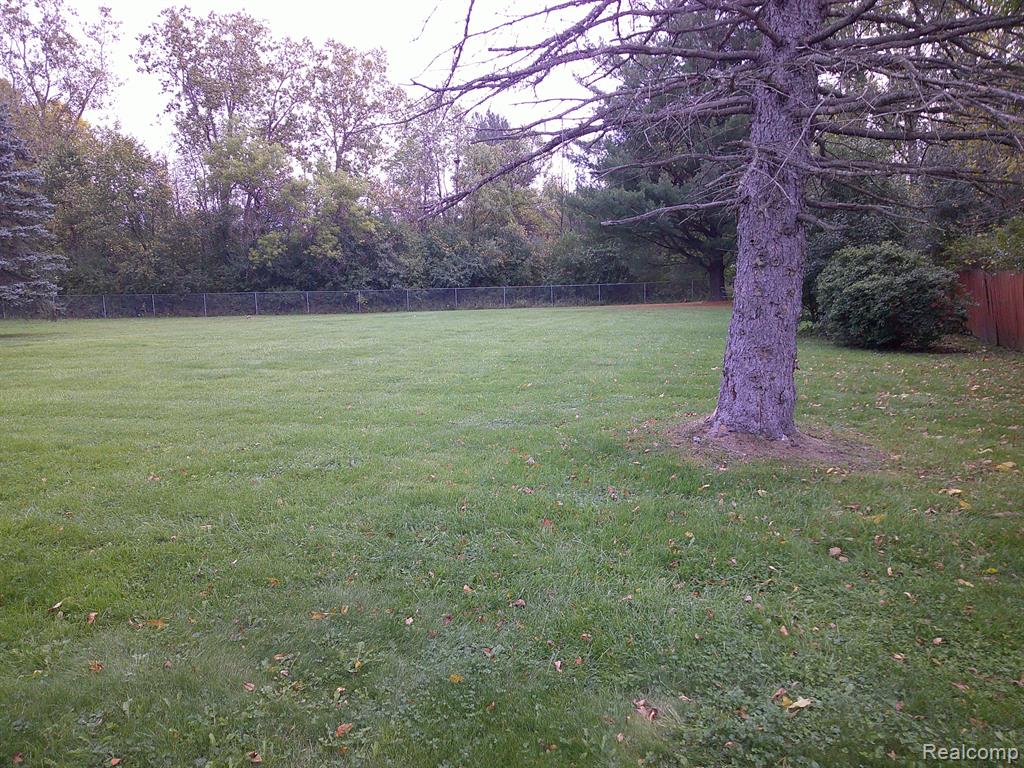 5044 North Linden Road Flint, MI 48504 - Photo 8 of 22