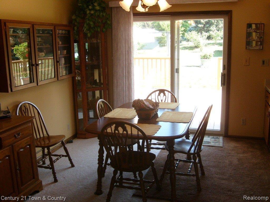 3415 Gregory Road Lake Orion, MI 48359 - Photo 17 of 24 DR area w/ doorwall to deck
