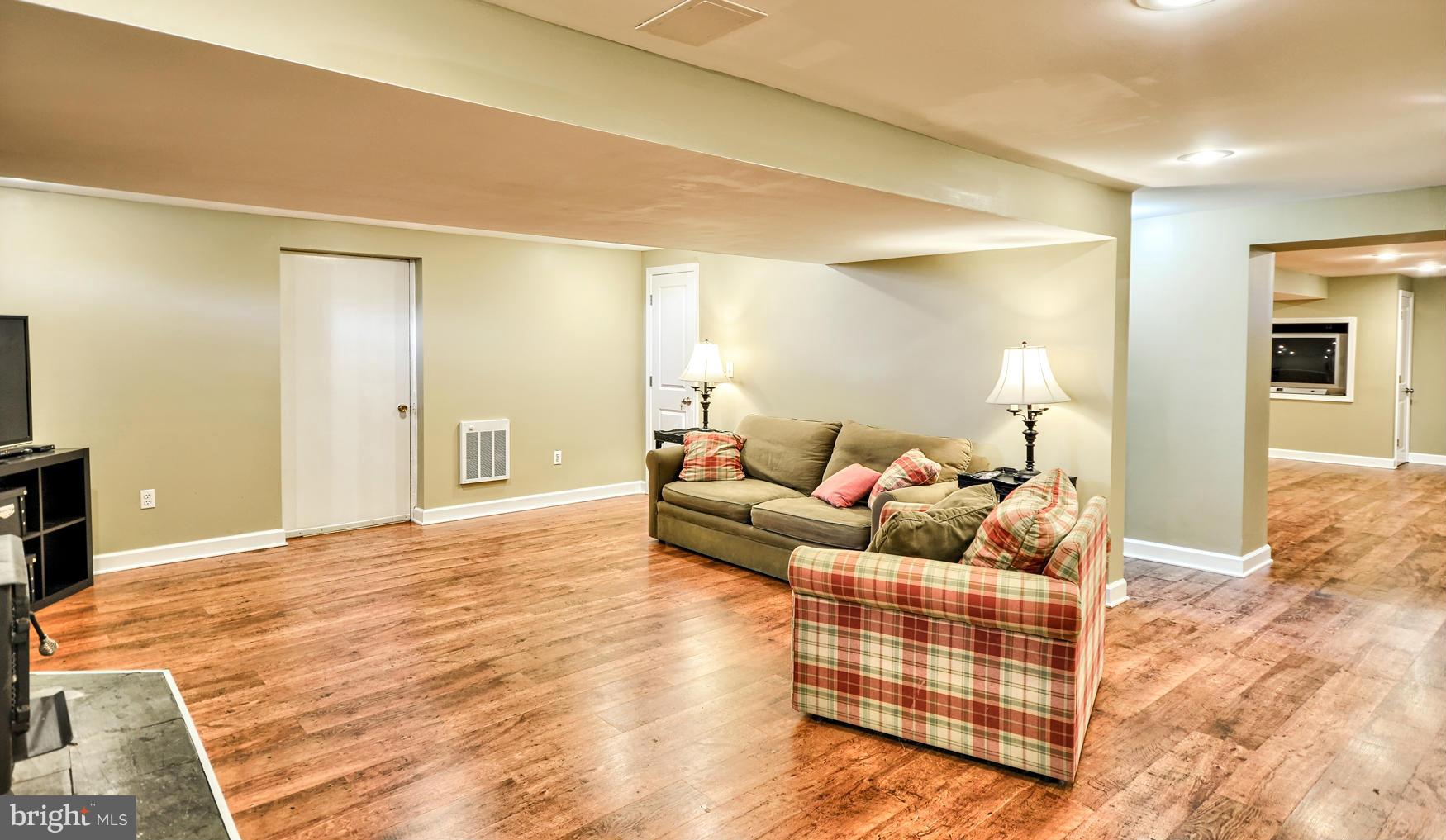 2946 Roderick Road Frederick, MD 21704 - Photo 17 of 30 Family Room