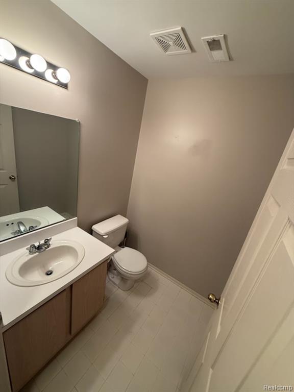 22296 Cape Cod Way Farmington, MI 48336 - Photo 6 of 16