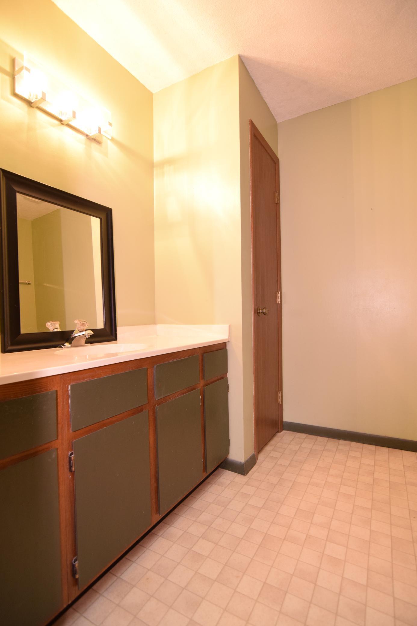 11039 Oregon Circle Bloomington, MN 55438 - Photo 22 of 32