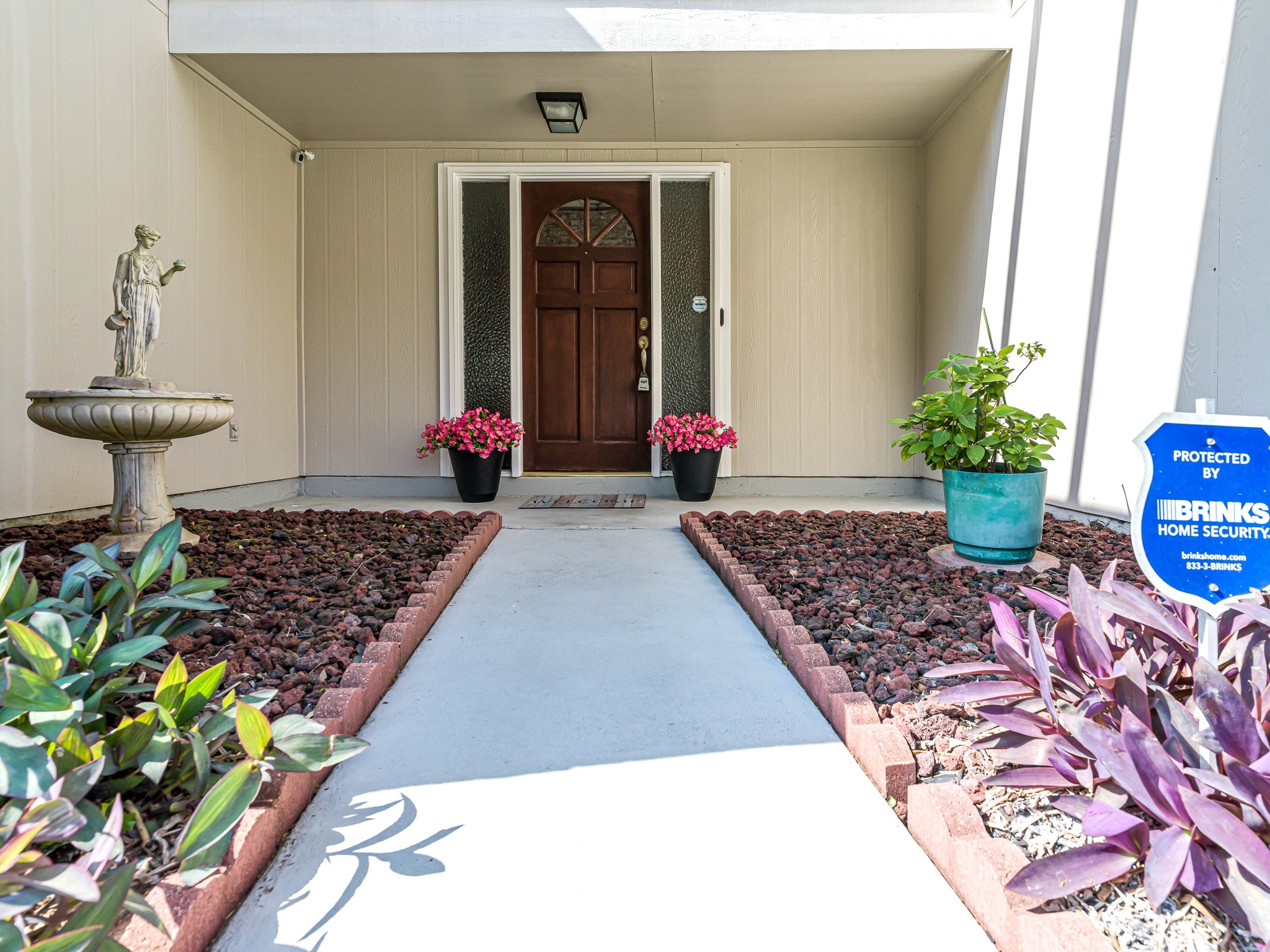 6230 Sunnygate Drive Spring, TX 77373 - Photo 5 of 33 Such a lovely courtyard.
