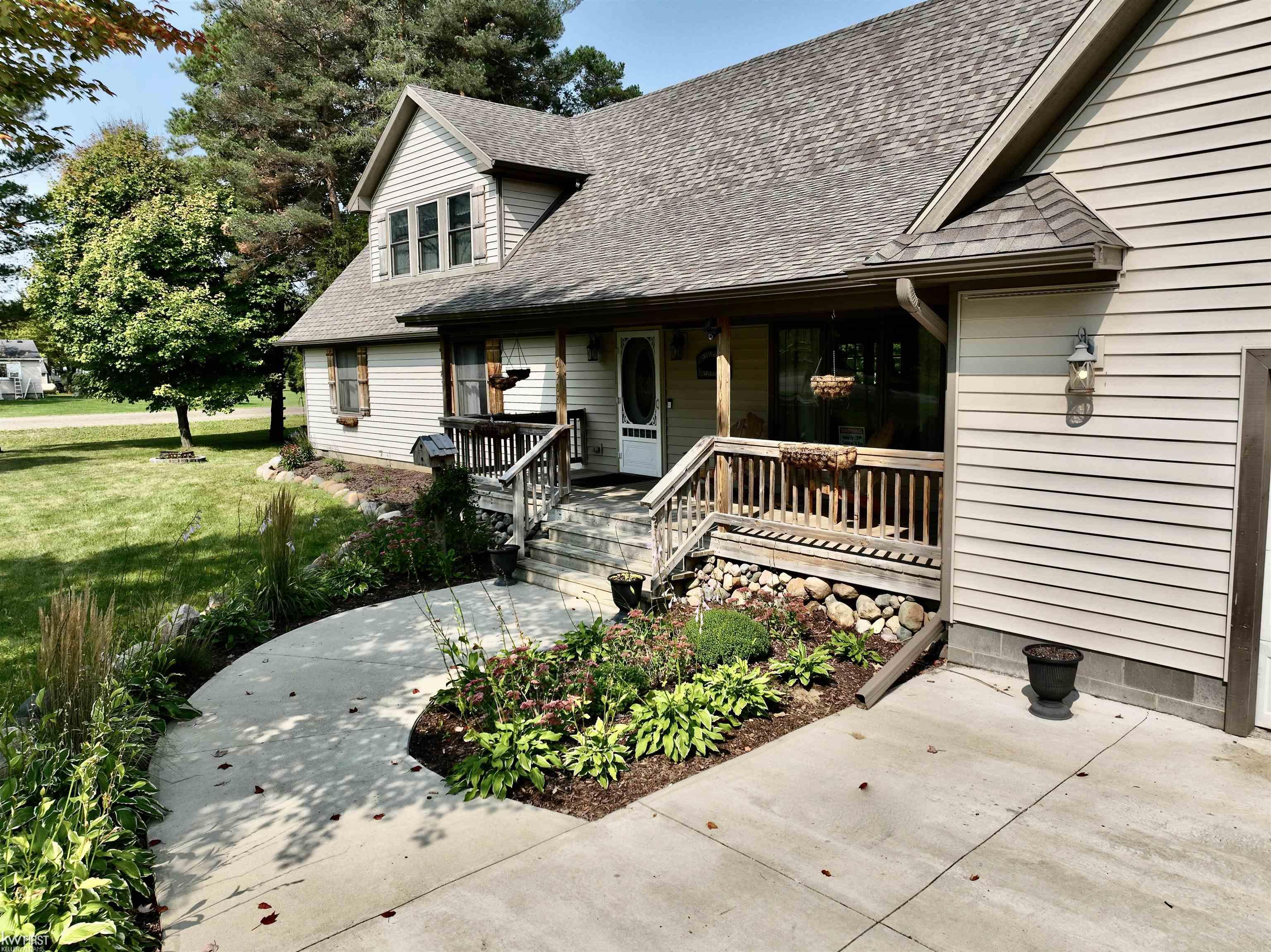 10508 West Frances Road Montrose, MI 48457 - Photo 3 of 36 50090139-2.JPG