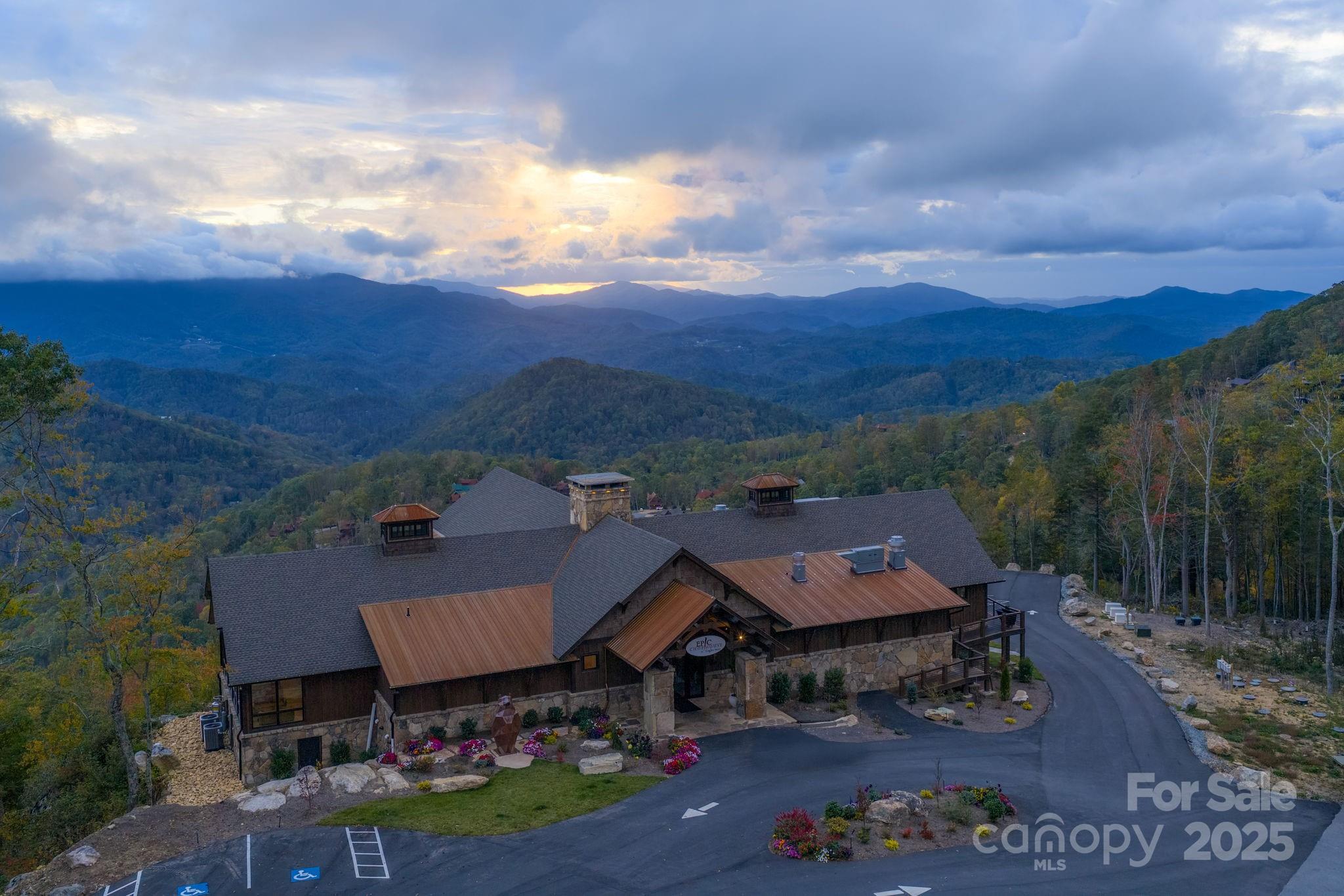 G-66 White Eagle Trail, Unit G66 Banner Elk, NC 28604 - Photo 15 of 24 a view of a city with lots of house