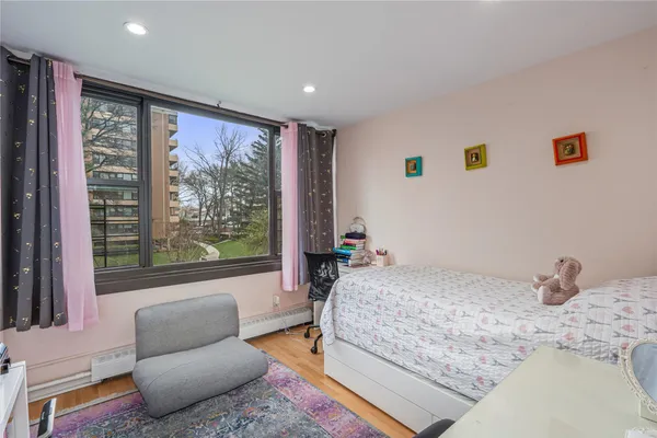 $440,000 | 162-40 9th Avenue, Unit 3B | Beechhurst