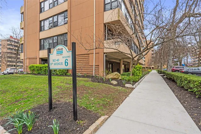 $440,000 | 162-40 9th Avenue, Unit 3B | Beechhurst
