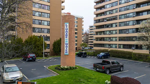 $440,000 | 162-40 9th Avenue, Unit 3B | Beechhurst