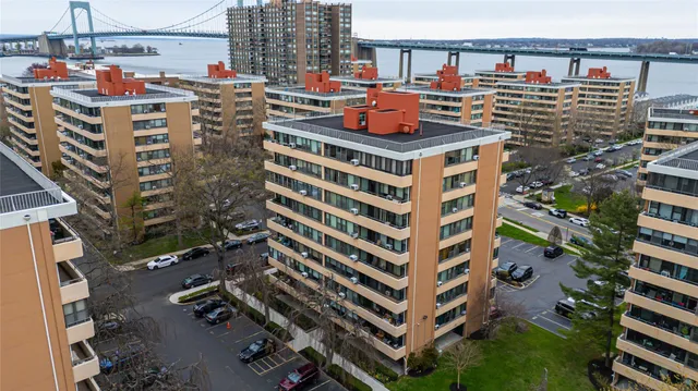 $440,000 | 162-40 9th Avenue, Unit 3B | Beechhurst