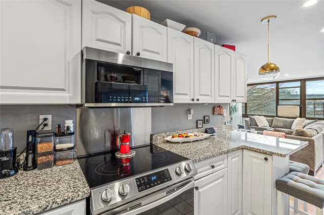 $440,000 | 162-40 9th Avenue, Unit 3B | Beechhurst