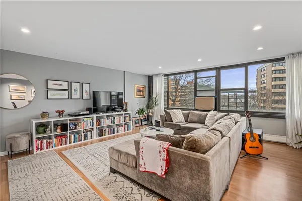 $440,000 | 162-40 9th Avenue, Unit 3B | Beechhurst