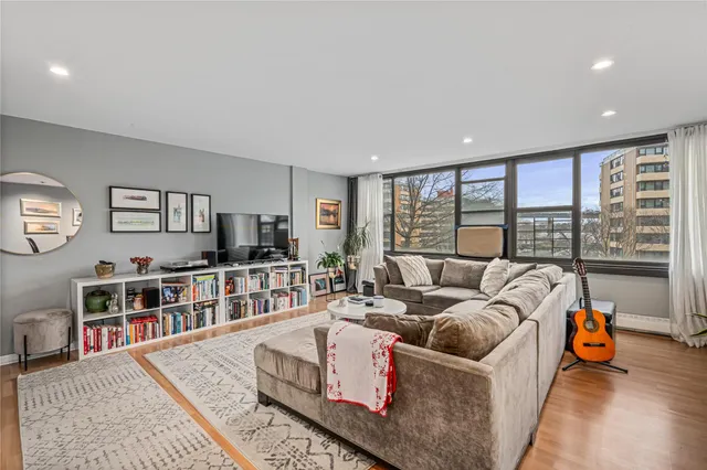 $440,000 | 162-40 9th Avenue, Unit 3B | Beechhurst