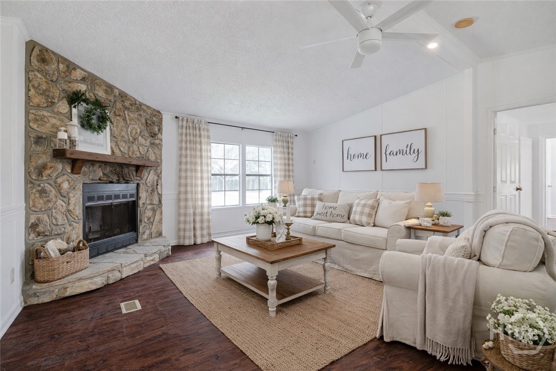670 Pleasant Hill Church Road Ellabell, GA 31308 - Photo 9 of 48 virtually staged Living room