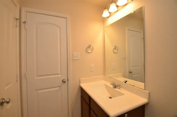 $1,900 | 8335 Columbia Forest Drive, Houston, TX 77095