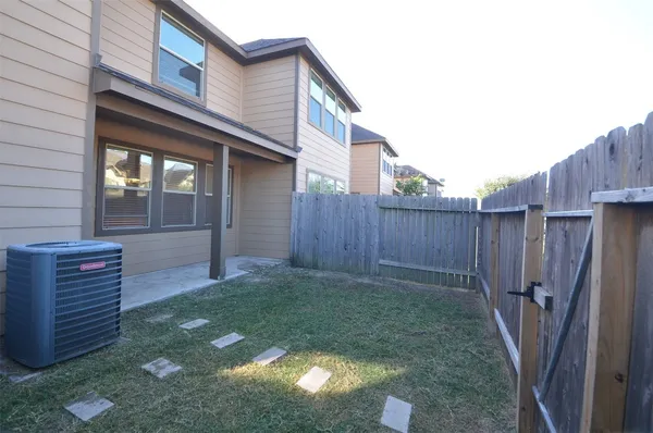 $1,900 | 8335 Columbia Forest Drive, Houston, TX 77095