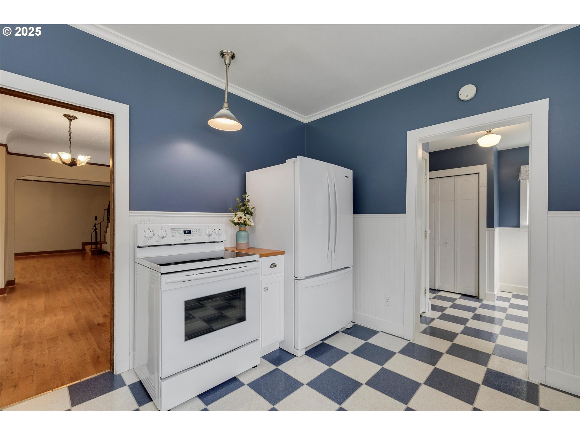 14097 South Livesay Road Oregon City, OR 97045 - Photo 12 of 31 Kitchen