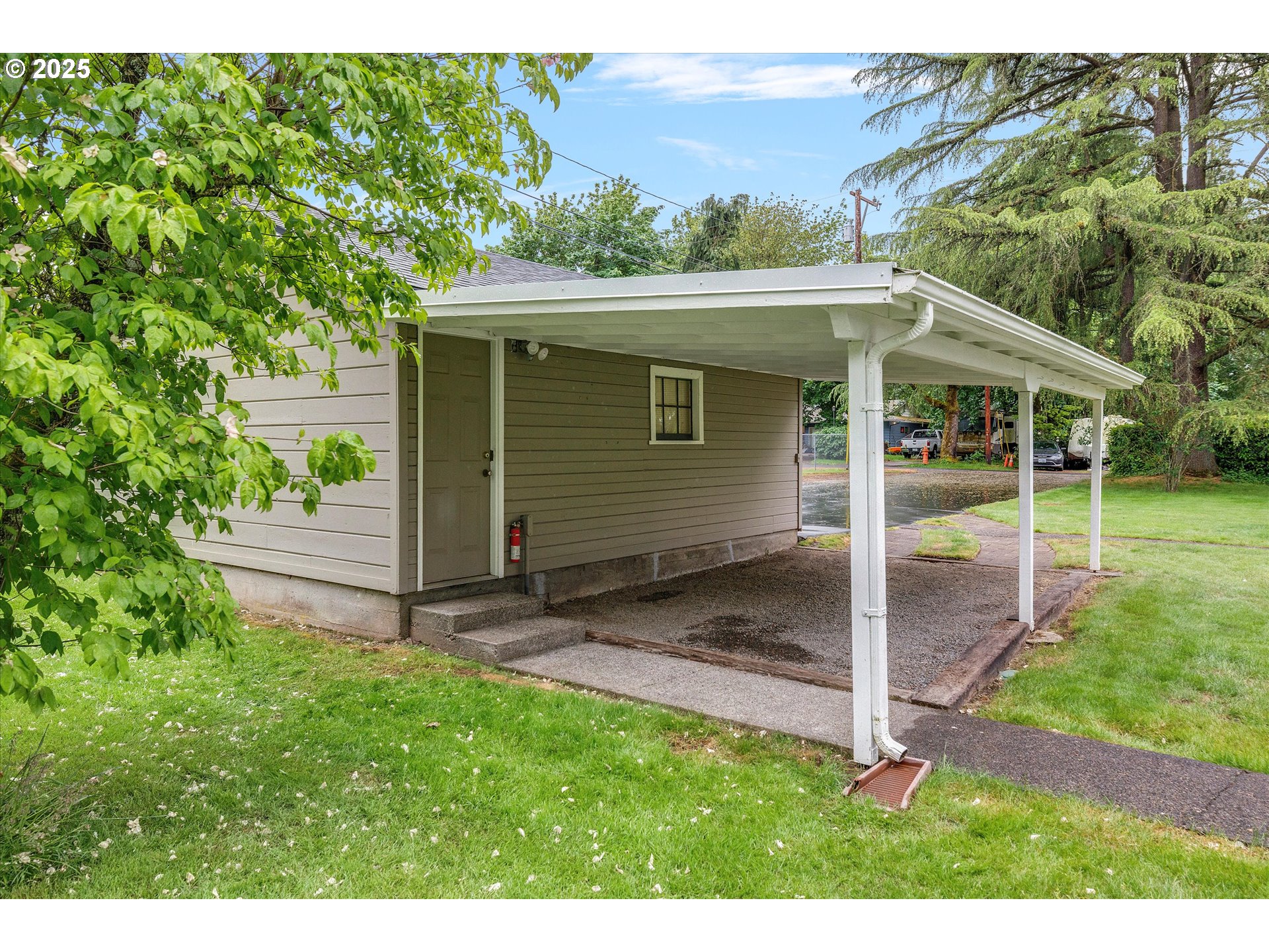 14097 South Livesay Road Oregon City, OR 97045 - Photo 28 of 31 Carport