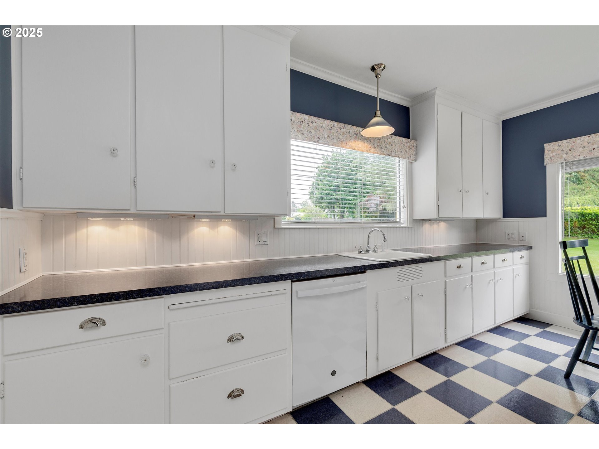 14097 South Livesay Road Oregon City, OR 97045 - Photo 9 of 31 Kitchen