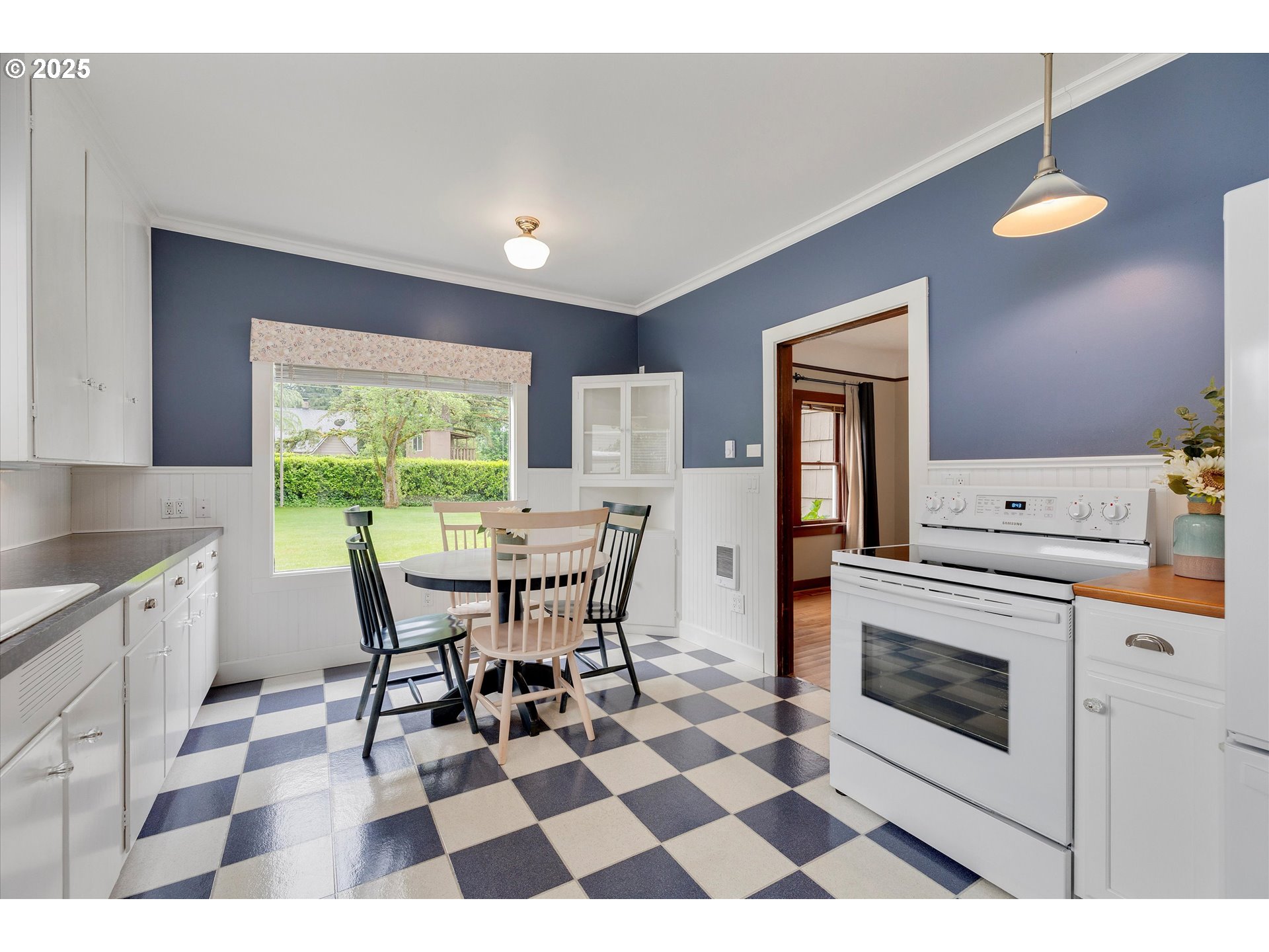 14097 South Livesay Road Oregon City, OR 97045 - Photo 10 of 31 Kitchen/Nook