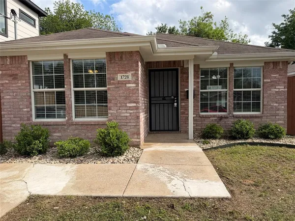 $1,695 | 1728 McBroom Street, Dallas, TX 75212