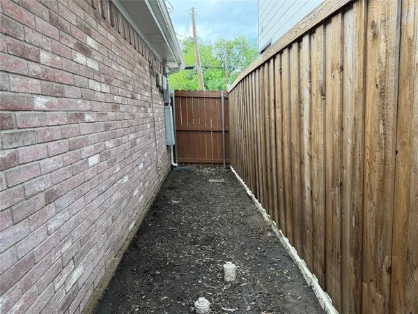 $1,695 | 1728 McBroom Street, Dallas, TX 75212