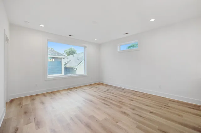 a picture of a bath tub sitting in a bathroom