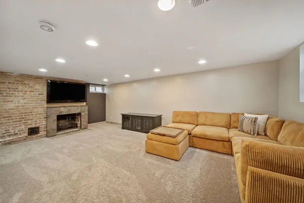 $749,900 | 901 South Seminary Avenue, Park Ridge, IL 60068