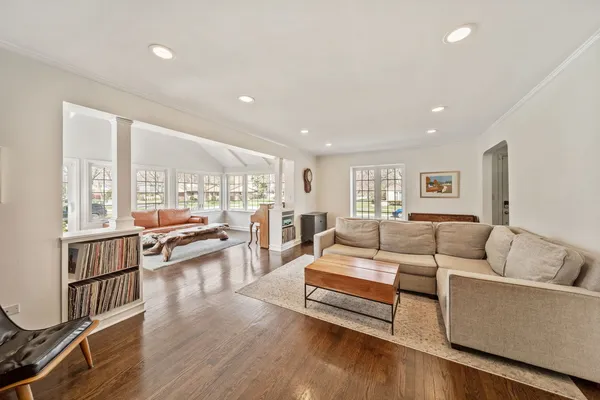 $749,900 | 901 South Seminary Avenue, Park Ridge, IL 60068