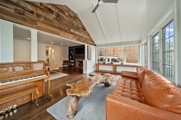 $749,900 | 901 South Seminary Avenue, Park Ridge, IL 60068