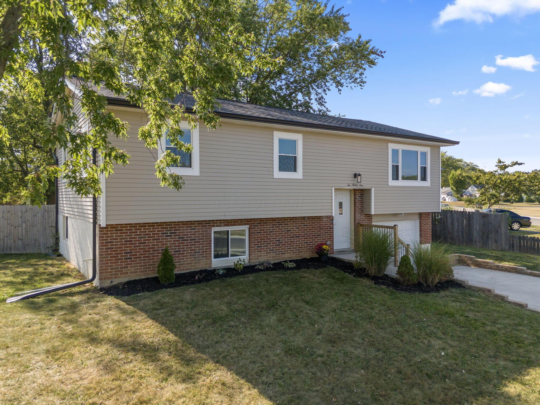 299 Lombard Road Columbus, OH 43228 - Photo 5 of 67 4-web-or-mls-DJI_20250919155946_0141_D