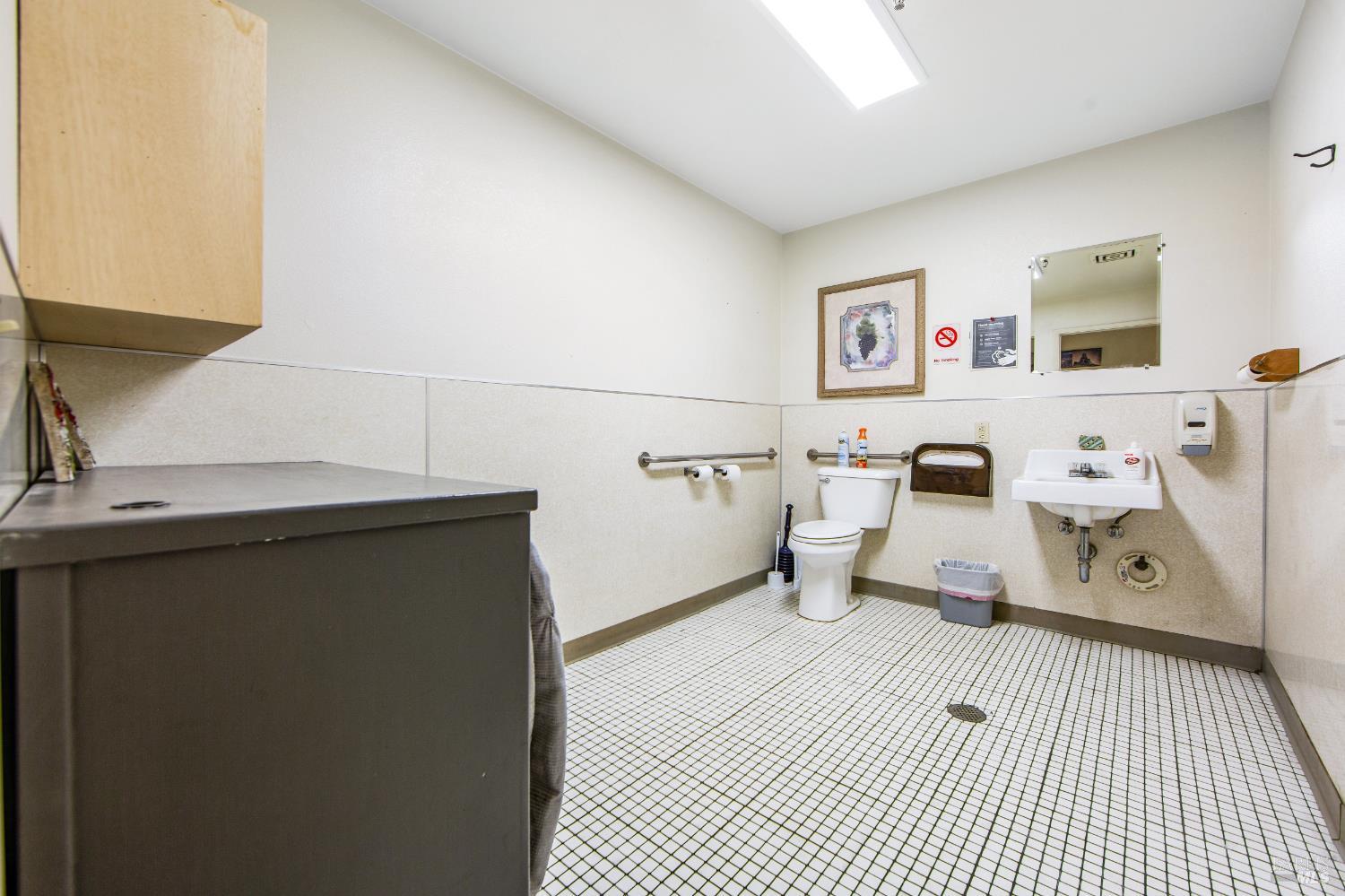 145 West 3rd Street Santa Rosa, CA 95401 - Photo 15 of 21 Bathroom