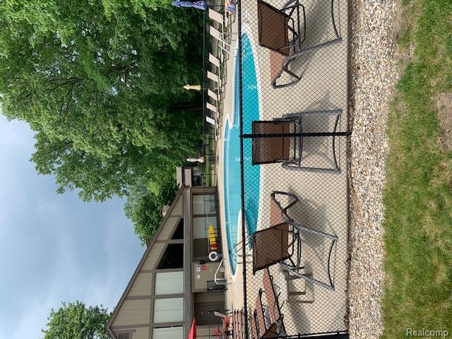 1830 Streamedge Court, Unit 27 & 28 Rochester Hills, MI 48309 - Photo 2 of 8