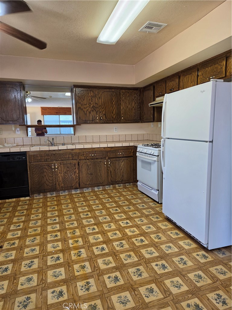 14966 Ritter Street, Unit D Victorville, CA 92394 - Photo 1 of 5 Gallery Image 1