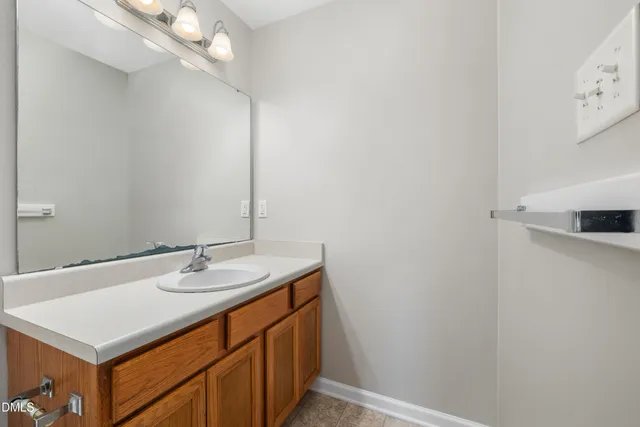 a view of empty room with window