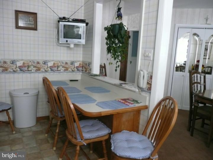 11757 Brandon Road Philadelphia, PA 19154 - Photo 5 of 14 Kitchen