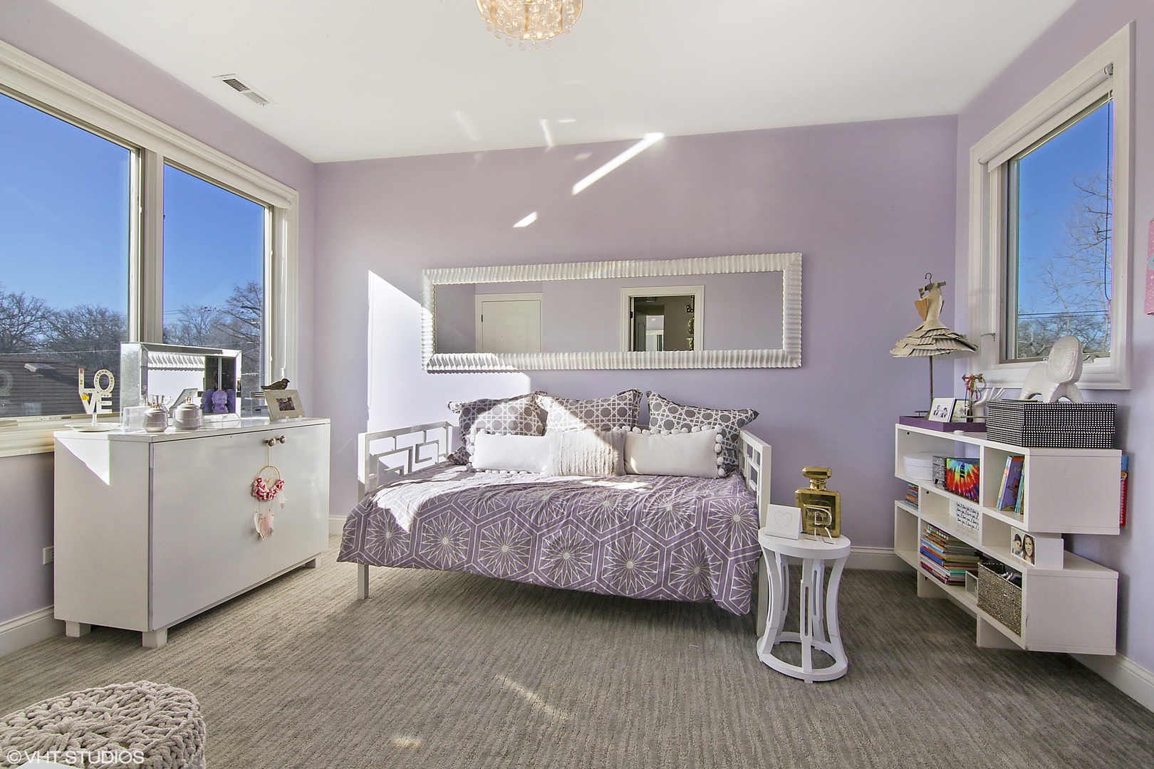 435 Ridge Road Highland Park, IL 60035 - Photo 18 of 30 a bedroom with a bed and a large window
