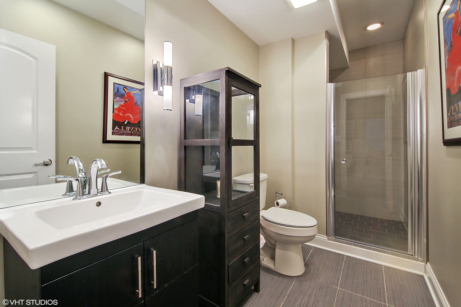 435 Ridge Road Highland Park, IL 60035 - Photo 25 of 30 a bathroom with a sink toilet and shower